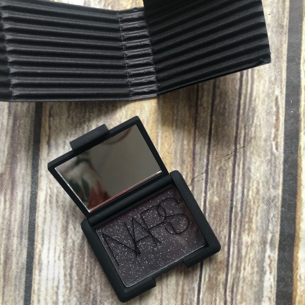 NARS Night Breed Black Shimmer Eyeshadow Single - Picture 5 of 5